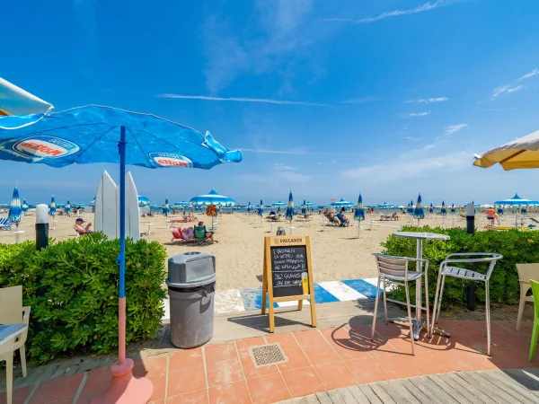 Terraces by the beach at Roan camping Rubicone.