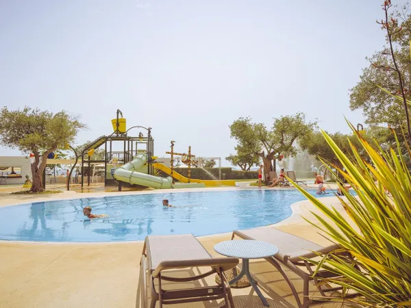 Atmosphere image of the swimming pool at Roan camping Polari.