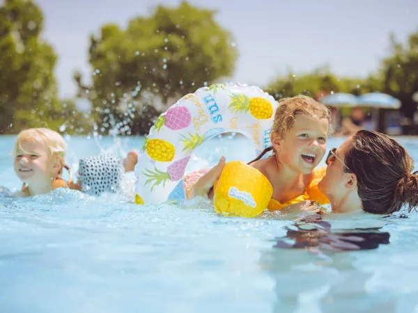 Family fun in the pool at Roan camping Piantelle.