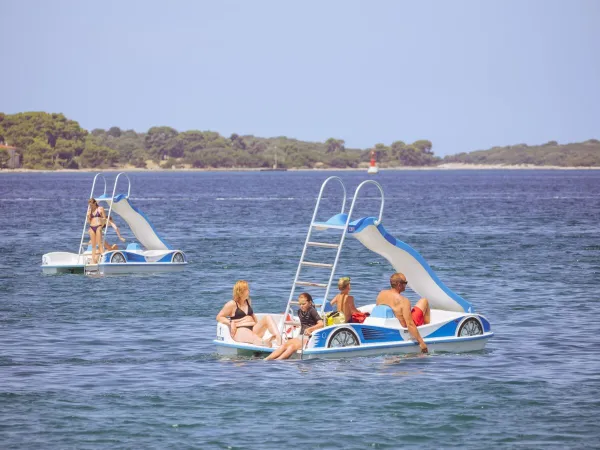 Pedal boats by the beach at Roan camping Stella Maris.