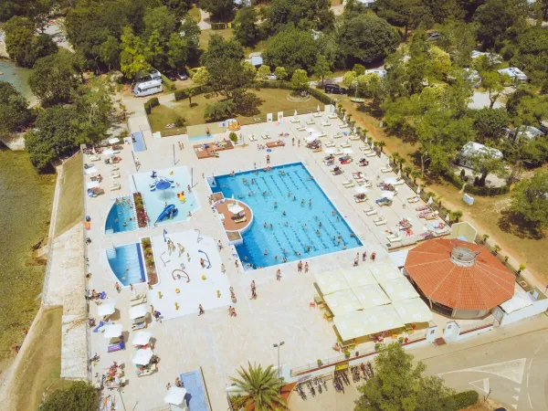 Swimming pool and water playground at Roan camping Lanterna.