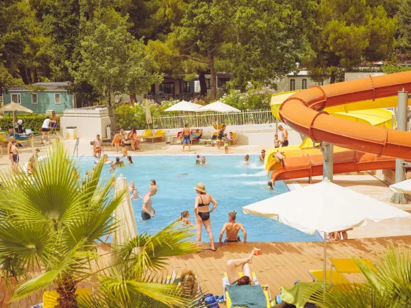 Swimming pool with slides at Roan camping Lanterna.