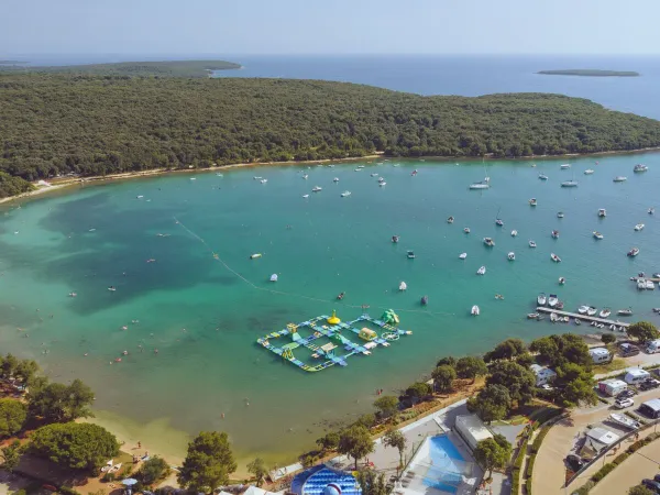 Drone shot of the lake at Roan camping Vestar.