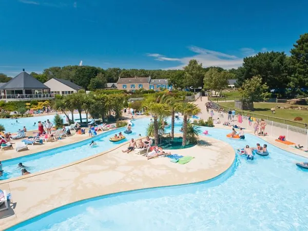 The swimming pool at Roan camping La Grande Métairie.