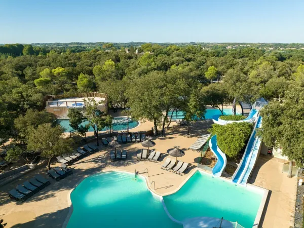 An overview photo of the pool at Roan camping Domaine de Massereau.