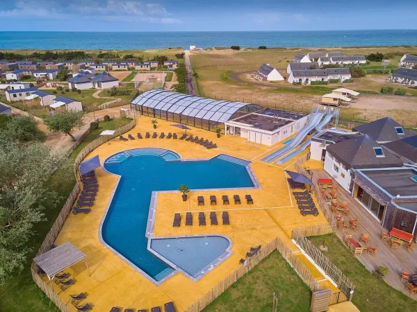 The pool complex at Roan campsite Les Chardons Bleus de la Turballe.