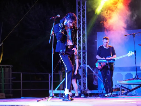 Evening show at Roan campsite Union Lido Mare.