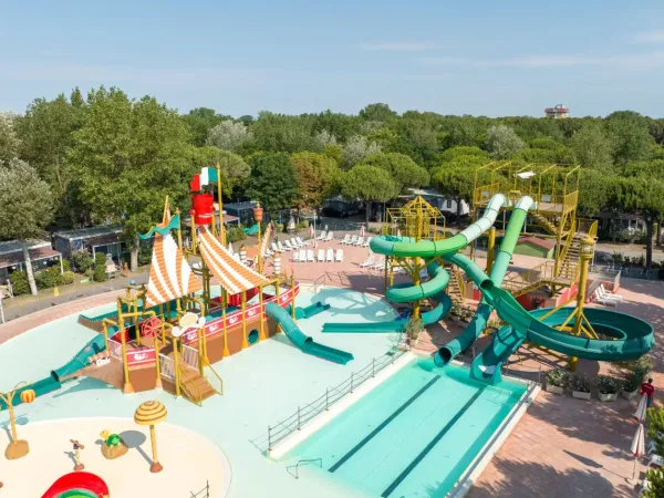 Overview main pool at Roan camping Spiaggia e Mare.