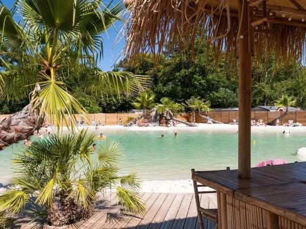 Atmosphere image of the lagoon pool at Roan camping La Clairière.