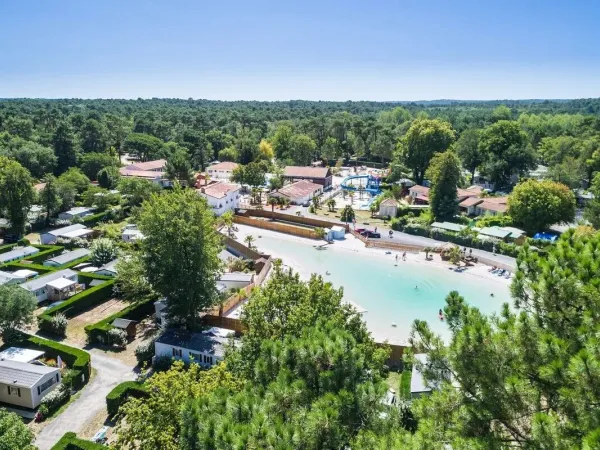 Overview photo of the lagoon pool at Roan camping La Clairière.