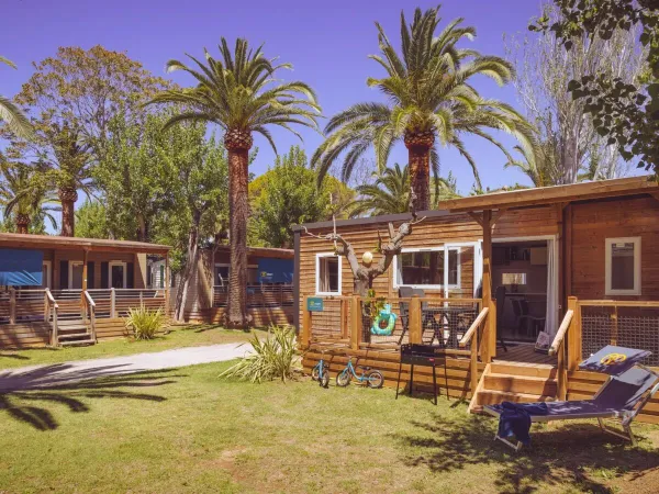 Luxury mobile homes on spacious pitches at Roan campsite Playa Montroig.