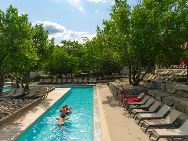 Swimming fun at Roan camping Aluna Vacances.
