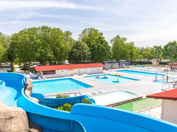 Overview of the swimming pool at camping Château de Galaure.