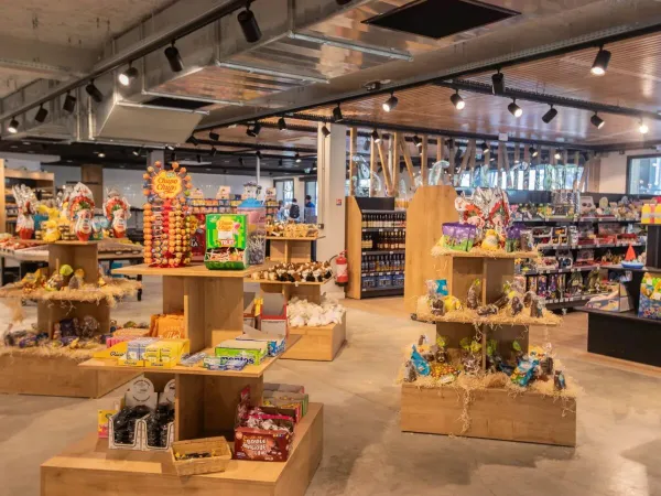 Supermarket at Roan camping Domaine des Ormes.