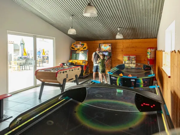 Games arcade at Roan camping Domaine de Beaulieu.