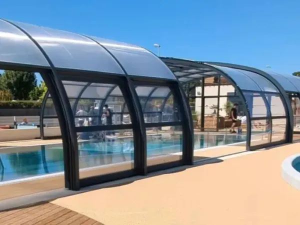 The new covered swimming pool in 2025 at Roan campsite Le Domaine du Clarys.