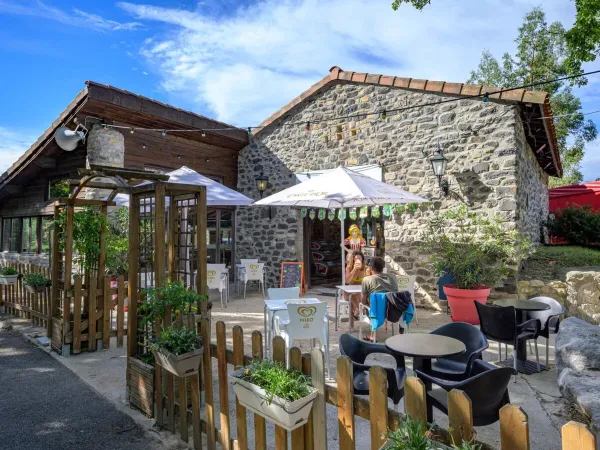 Cozy location at Roan camping Le Pommier.
