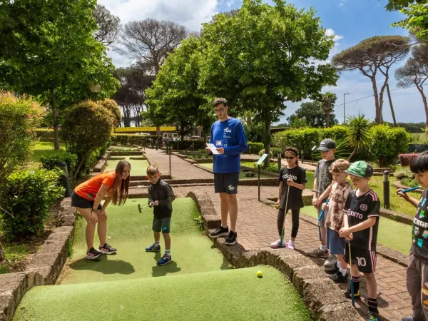 Mini golf with the entertainment team at Roan camping hu Fabulous village.
