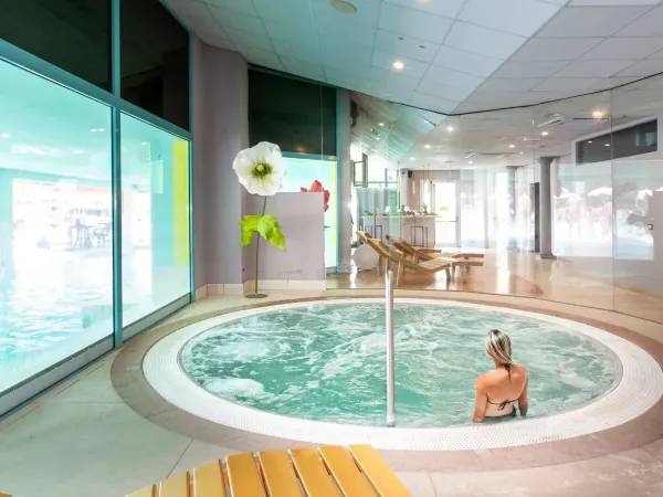 Enjoy the wellness at Roan camping hu Norcenni Girasole village.