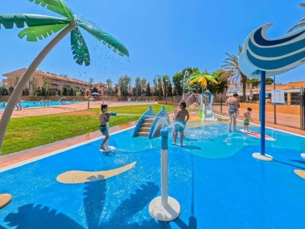 Children play in the Spaypark at Roan camping Platja Brava.