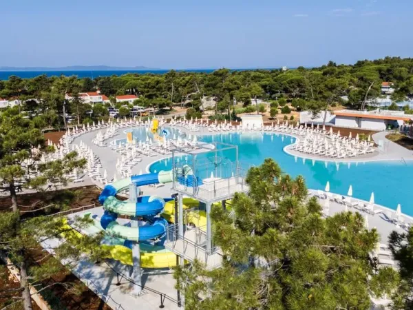 Overview of the second swimming pool at Roan campsite Zaton Holiday Resort.