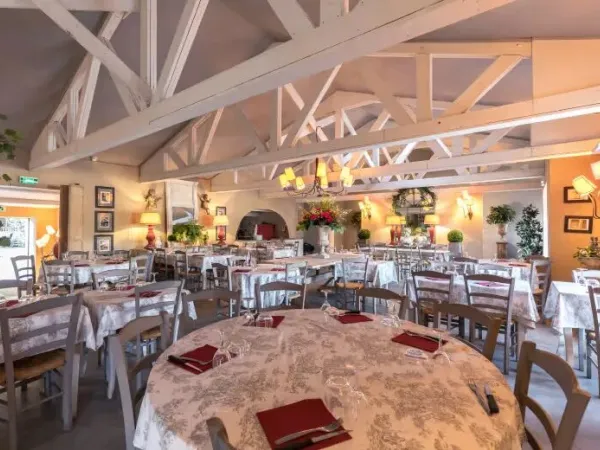 Restaurant at Roan camping Le Serignan Plage.