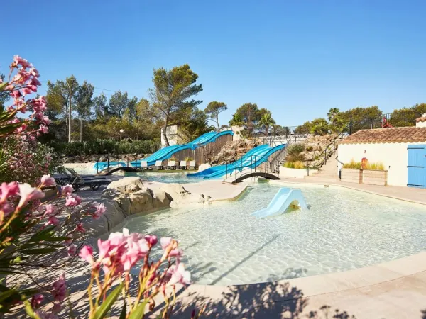 Swimming pool complex at Roan campsite Domaine de la Noguière.