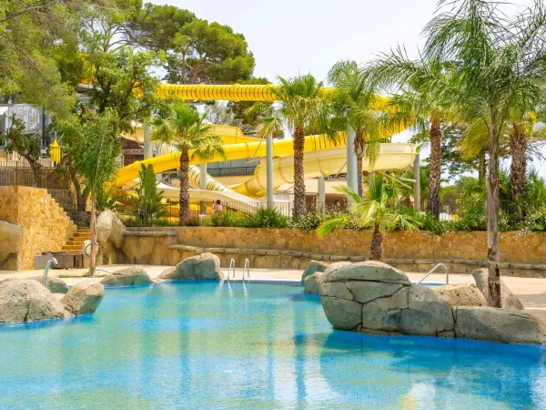 Swimming pool and slides at Roan campsite Internacional de Calogne.