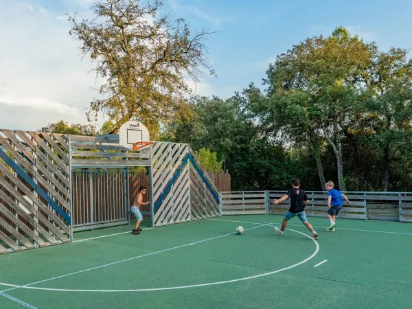 Multi-purpose sports ground at Roan campsite Domaine de Massereau.