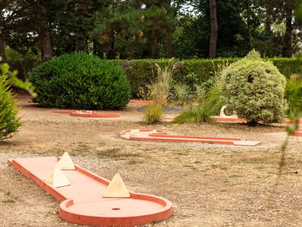 Mini golf course at Roan campsite La Grande Métairie.