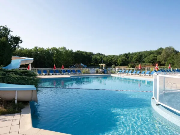 Outdoor pool at Roan campsite Avit Loisirs.