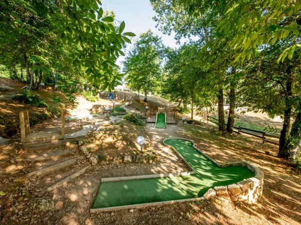 Mini golf on several levels at Roan camping Saint Avit Loisirs.