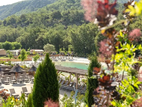 Overview of the lagoon pool at Roan camping Verdon Parc.