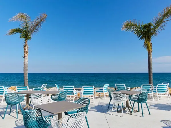 A terrace with sea view at Roan campsite Alannia Els Prats.