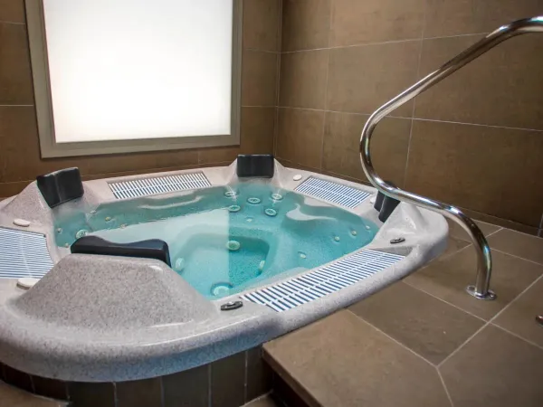 The whirlpool in the spa at Roan campsite Alannia Els Prats.