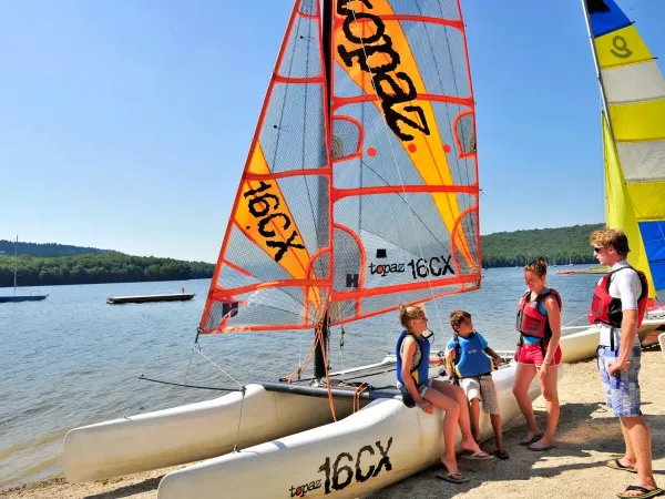 Learn to windsurf on the lake at Roan camping Le Lac des Vieilles Forges.