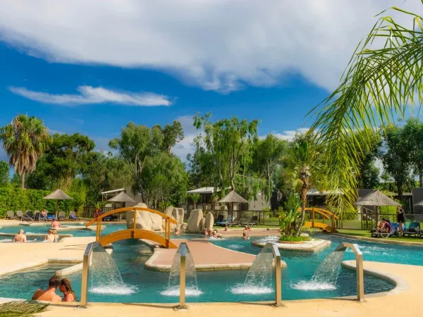 People enjoying themselves in the spa area at Roan campsite Arinella Bianca.