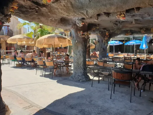 Cosy terrace at Roan campsite Les Sables d'Or.