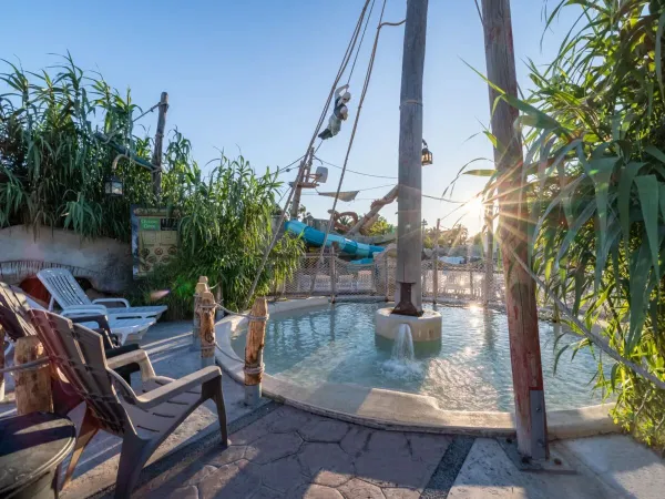 Children's pool with lounge chairs at Roan campsite Les Sables d'Or.