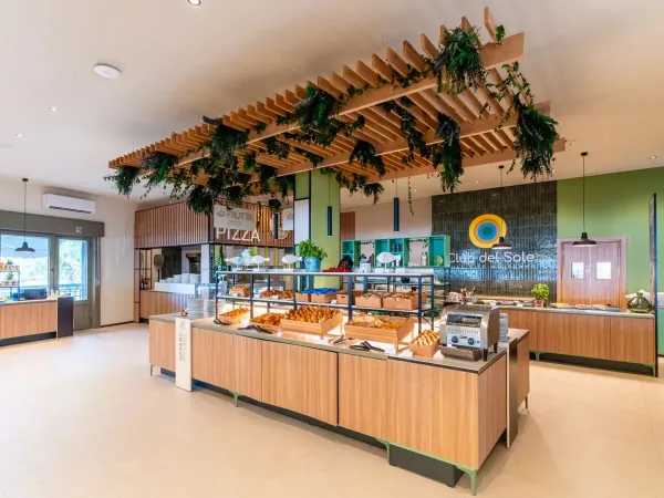 A cosy little bar at Roan campsite Tanuta Primero.