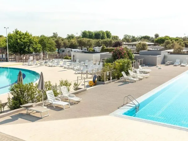 Swimming pool complex at Vigna sul Mar campsite.