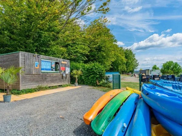 Water sports on the lake at Roan camping Le Lac des Vieilles Forges.