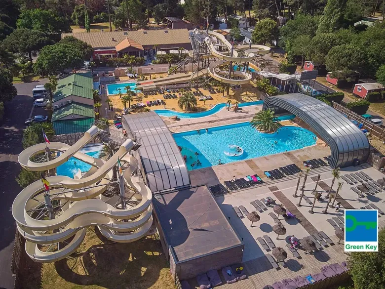 Overview pool complex of Roan camping La Pinède.