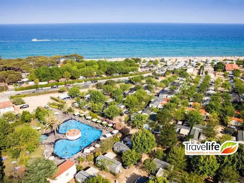 Roan camping Alannia El Pinar photographed from above.