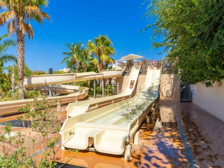 Family fun at Roan camping Caballo de Mar.