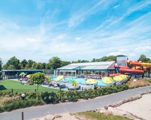 Indoor and outdoor pool with slides at Roan camping Ackersate.