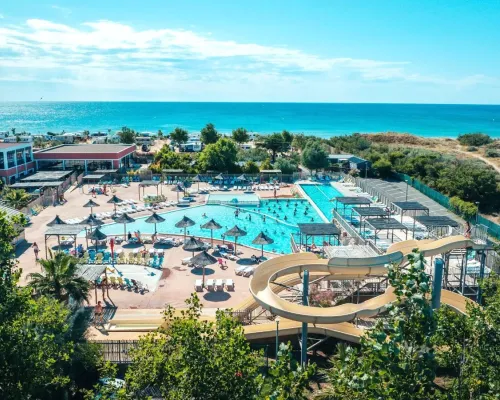Overview of the pool complex at Roan campsite Les Méditerranées Beach Garden.