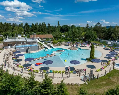 Swimming pool at Roan camping Domaine des Bans.