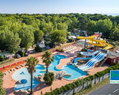 Overview pool of Roan camping De Canet.