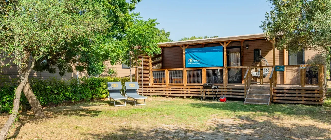Luxury mobile home at Roan’s Domaine de la Yole campsite.